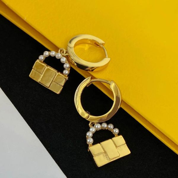 stylish bag pendant studs pearl handbag ear hoops letter golden danglers women designer earrings eardrops with box birthday gift, Golden;silver
stylish bag pendant studs pearl handbag ear hoops letter golden danglers women designer earrings eardrops with box birthday gift, Golden;silver