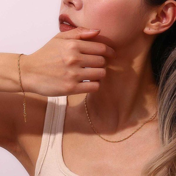 ins fashion chain simple and light luxury temperament wild clavicle stainless steel plated water wave bracelet, Black
ins fashion chain simple and light luxury temperament wild clavicle stainless steel plated water wave bracelet, Black