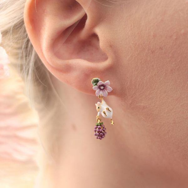 dangle chandelier little 3d chipmunk on grape and flower earrings with enamel ear stud 230515, Silver
dangle chandelier little 3d chipmunk on grape and flower earrings with enamel ear stud 230515, Silver
