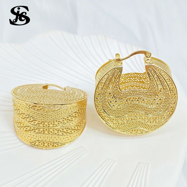 hoop huggie dubai luxury fashion jewelry latest hollow gold plated earrings for women's wedding party anniversary gift 230512, Golden;silver
hoop huggie dubai luxury fashion jewelry latest hollow gold plated earrings for women's wedding party anniversary gift 230512, Golden;silver
