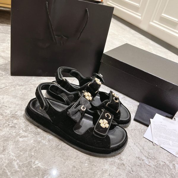 2023 new pattern cc luxury designer outdoor beach shoes flat classics slippers fashion women leather slides p leather high-quality casual sa
2023 new pattern cc luxury designer outdoor beach shoes flat classics slippers fashion women leather slides p leather high-quality casual sa