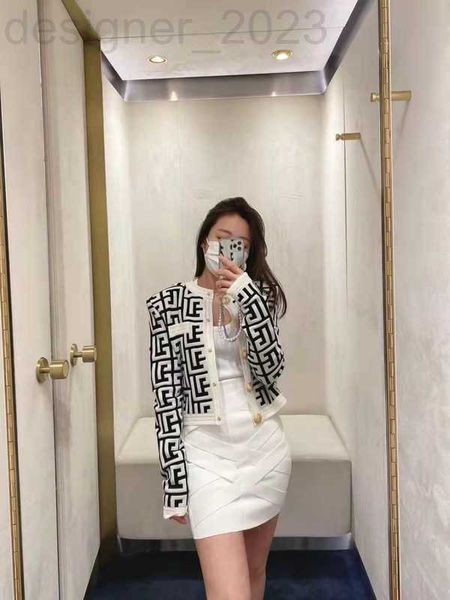 women's jackets luxuriousm new rand jacket 2023 spring fashion letter metal uckle coat print knitting cardigan designer high-grade coat, Black;brown
women's jackets luxuriousm new rand jacket 2023 spring fashion letter metal uckle coat print knitting cardigan designer high-grade coat, Black;brown