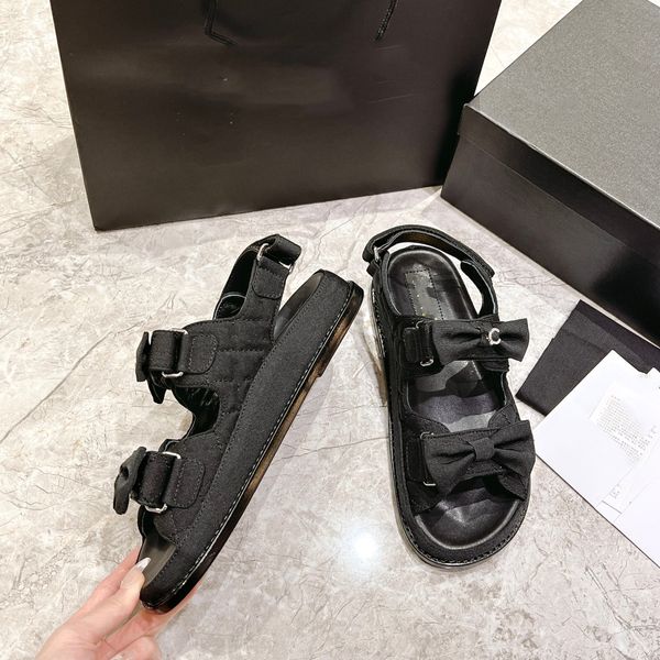 2023 new pattern cc luxury designer outdoor beach shoes flat classics slippers fashion women leather slides p leather high-quality casual sa
2023 new pattern cc luxury designer outdoor beach shoes flat classics slippers fashion women leather slides p leather high-quality casual sa