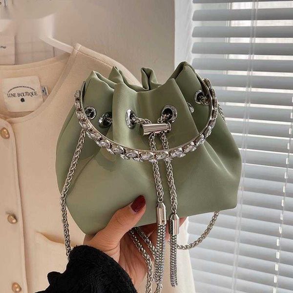 evening bags luxury solid color chains handbags for female leather 2023 new fashion portable wrinkled bucket 230427
evening bags luxury solid color chains handbags for female leather 2023 new fashion portable wrinkled bucket 230427