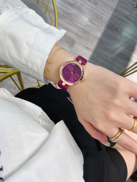 model fashion lady watches casual women wristwatch luxury female watch gifts, Slivery;black
model fashion lady watches casual women wristwatch luxury female watch gifts, Slivery;black