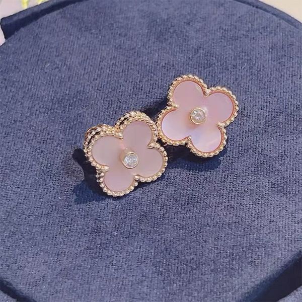luxury designer four leaf stainless steel studs, lightweight temperament, versatile earrings, studs, holiday gift girl decoration, Silver
luxury designer four leaf stainless steel studs, lightweight temperament, versatile earrings, studs, holiday gift girl decoration, Silver
