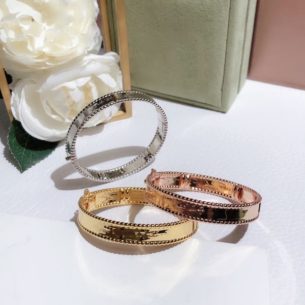 luxury woman bangle four leaf clover designer van fashion gold bracelet jewelry women banquet accessories charm bracelet 66, Black
luxury woman bangle four leaf clover designer van fashion gold bracelet jewelry women banquet accessories charm bracelet 66, Black