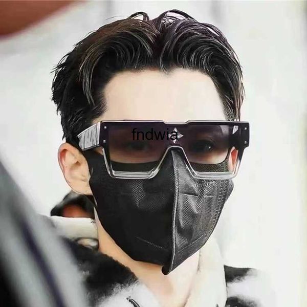same style square large frame one piece sunglasses for men's personality trend with diamond insets anti uv sunglasses for women, White;black
same style square large frame one piece sunglasses for men's personality trend with diamond insets anti uv sunglasses for women, White;black