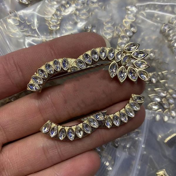 luxury letter c brooche pin fashion designer ccity pins for lady women party evening dress suit accessories brooches jewelry woman men 44, Gray
luxury letter c brooche pin fashion designer ccity pins for lady women party evening dress suit accessories brooches jewelry woman men 44, Gray