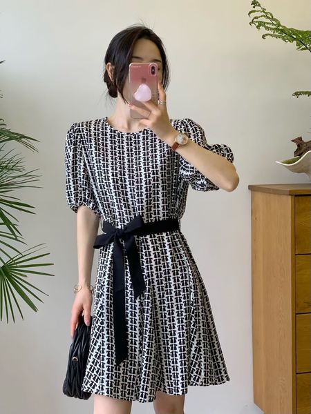 2023 dress summer new fashion women's dress print round neck short sleeve belt a-line dress trend, Black;gray
2023 dress summer new fashion women's dress print round neck short sleeve belt a-line dress trend, Black;gray