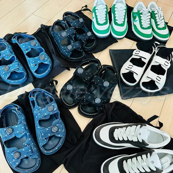2023 luxury designer slide woman sandal leather man slipper flat sandals tweeds fabrics grained calfskin laminated lambskin shoe, Black
2023 luxury designer slide woman sandal leather man slipper flat sandals tweeds fabrics grained calfskin laminated lambskin shoe, Black
