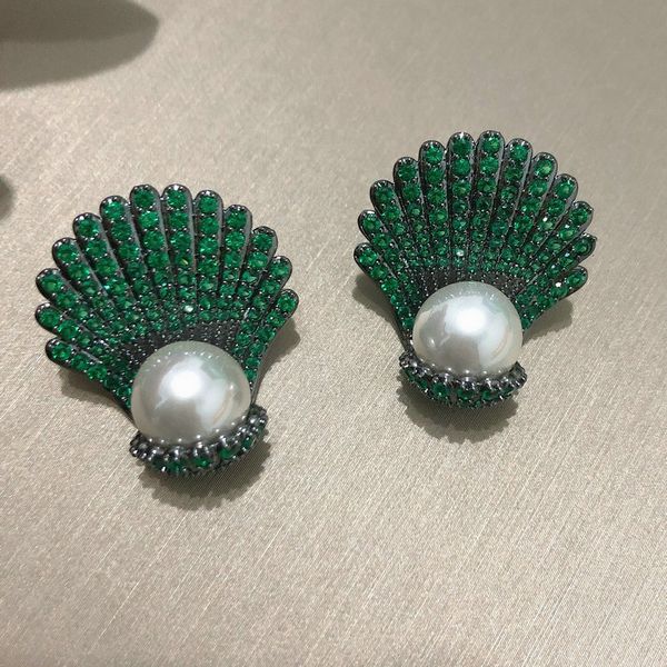 dangle chandelier bilincolor white pearl green clam shell earring for women 230515, Silver
dangle chandelier bilincolor white pearl green clam shell earring for women 230515, Silver