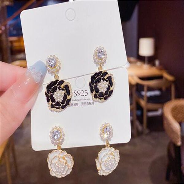 fashionable camellia earrings niche design sense, high-end temperament pearl small fragrance women's temperament rose earrings ab1178, Golden
fashionable camellia earrings niche design sense, high-end temperament pearl small fragrance women's temperament rose earrings ab1178, Golden