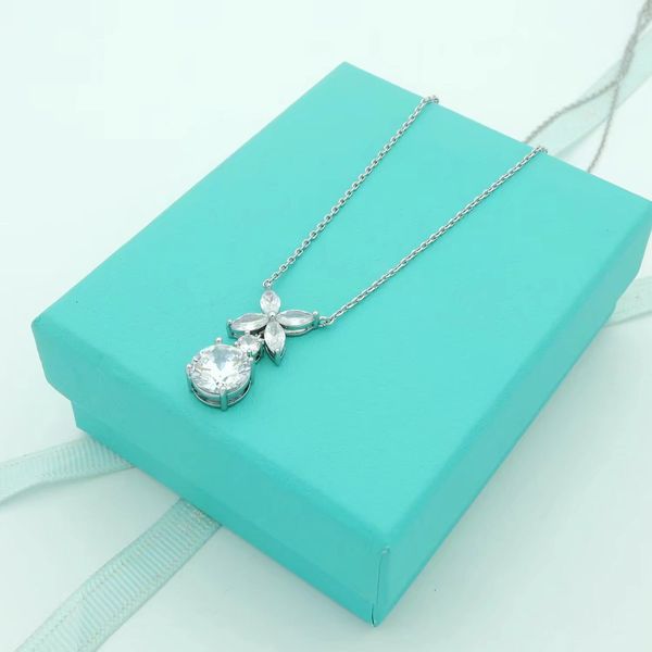 designer necklaces flower diamond pendant ladies brand jewelry gold and silver chain delicate engagement gift
designer necklaces flower diamond pendant ladies brand jewelry gold and silver chain delicate engagement gift