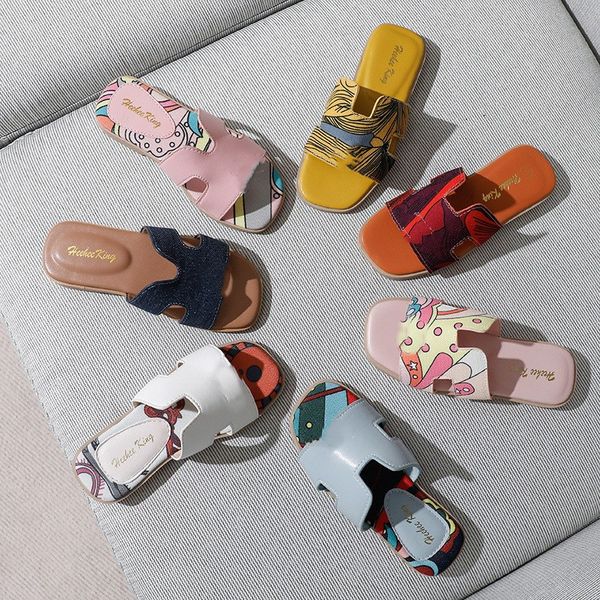 kids slippers classic girls slides low heel beach home toddler sandals children youth casual summer slide slipper lazy designer kid shoes si, Black;grey
kids slippers classic girls slides low heel beach home toddler sandals children youth casual summer slide slipper lazy designer kid shoes si, Black;grey