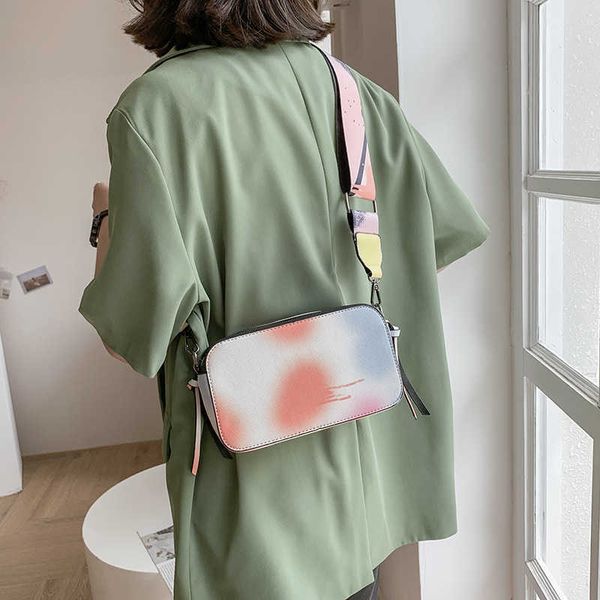 luxury shoulder bag female rainbow two-tone original camera clutch 19ss new two straps
luxury shoulder bag female rainbow two-tone original camera clutch 19ss new two straps