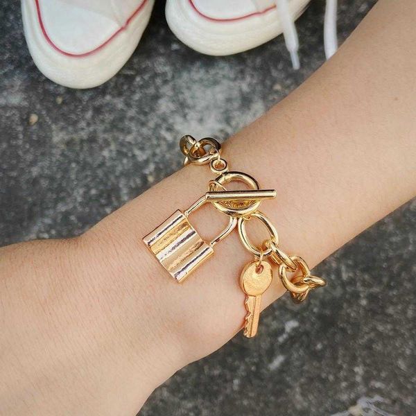 thick chain key lock pendant bracelet creative ins cold style personalized alloy, Black
thick chain key lock pendant bracelet creative ins cold style personalized alloy, Black