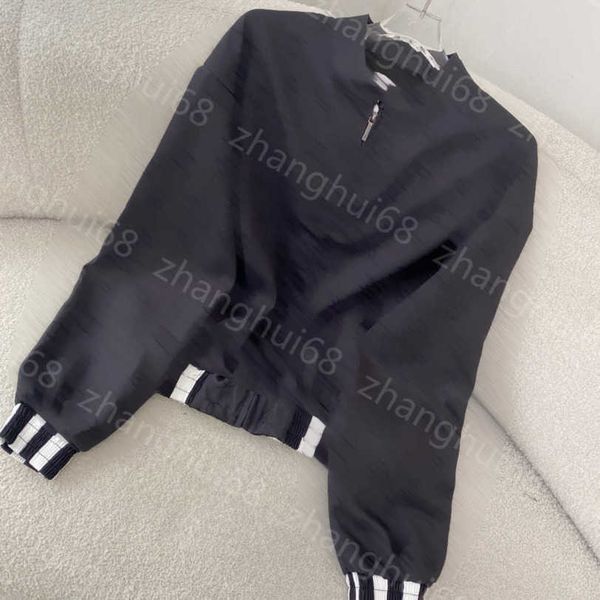 23ss womens jacket womens designer clothing hem elastic black and white stitching dark print stand collar zipper long sleeve coat women clot, Black;brown
23ss womens jacket womens designer clothing hem elastic black and white stitching dark print stand collar zipper long sleeve coat women clot, Black;brown