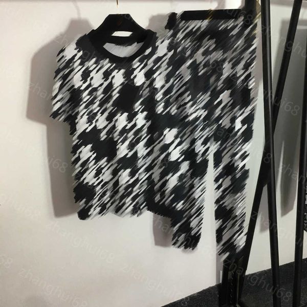 23ss casual suit womens designer clothing women pants sets full monogram printing short sleeved t-shirt elastic waist casual pants set women, White
23ss casual suit womens designer clothing women pants sets full monogram printing short sleeved t-shirt elastic waist casual pants set women, White