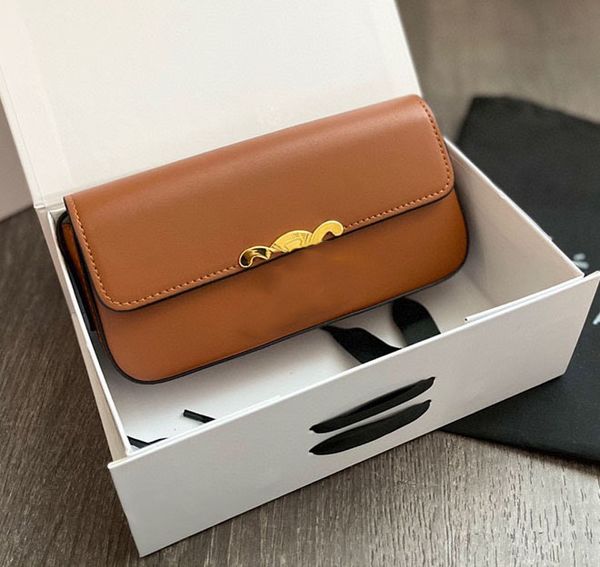designer bags triomphe handbag female bag all-in-one retro clamshell small square bag single shoulder crossbody bag 22cm
designer bags triomphe handbag female bag all-in-one retro clamshell small square bag single shoulder crossbody bag 22cm