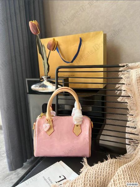 speedy bag 20 shoulder bag embossed monograms pattern patent leather with heart shaped pendant designer valentine's day limitation hand
speedy bag 20 shoulder bag embossed monograms pattern patent leather with heart shaped pendant designer valentine's day limitation hand