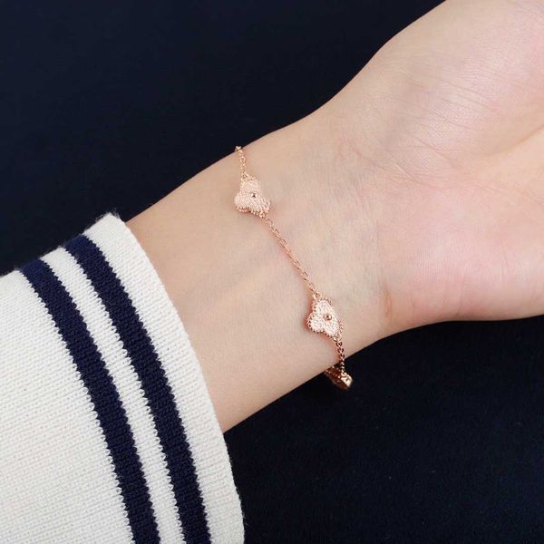 2023 luxury quality s925 silver charm bracelet flowers shape design in 18k rose gold plated have box stamp ps5080, Golden;silver
2023 luxury quality s925 silver charm bracelet flowers shape design in 18k rose gold plated have box stamp ps5080, Golden;silver