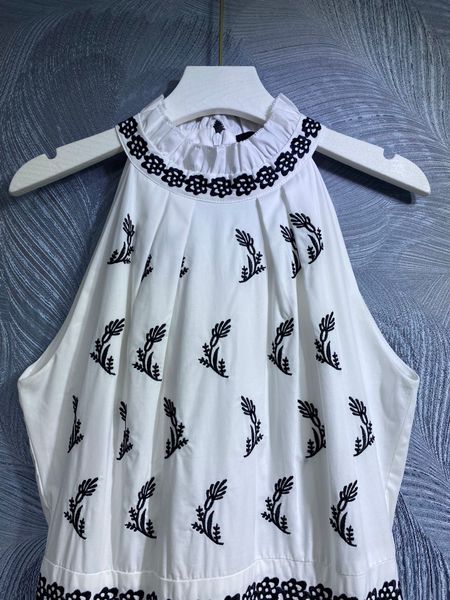 designer dress summer sleeveless printed long dress women's casual round neck pullover with lace up waist a-line dress robe, Black;gray
designer dress summer sleeveless printed long dress women's casual round neck pullover with lace up waist a-line dress robe, Black;gray