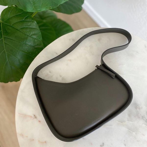 fashion the row shoulder underarm bag womens leather handbag half moon tote crossbody luxury designer bags mens travel clutch zipper handbag
fashion the row shoulder underarm bag womens leather handbag half moon tote crossbody luxury designer bags mens travel clutch zipper handbag