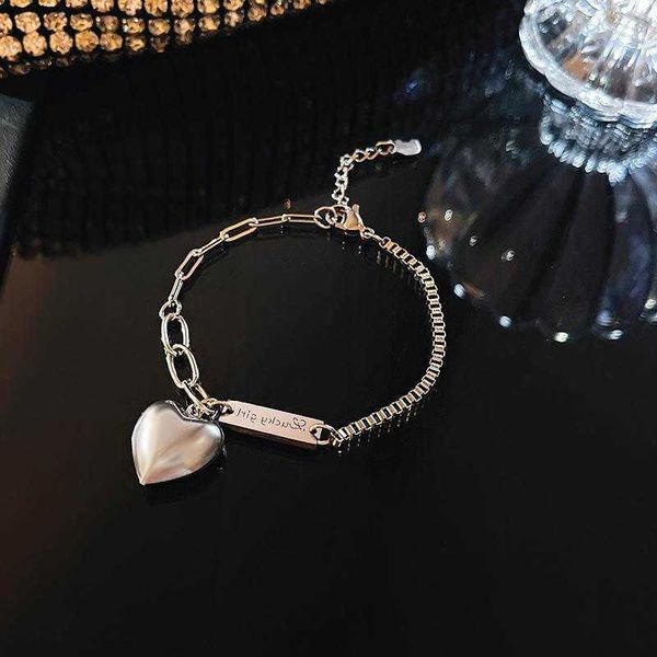 bracelet fashion style metal heart temperamental female personality cold, Golden;silver
bracelet fashion style metal heart temperamental female personality cold, Golden;silver