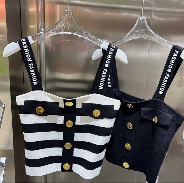 spring and new black and white shoulder strap letter gold buckle decorative short slim knit suspender top, Black;white
spring and new black and white shoulder strap letter gold buckle decorative short slim knit suspender top, Black;white
