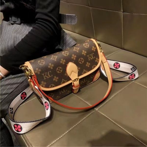womens original shoulder bag luxury designer bags diane genuine leather brown print crossbody bags for women designers wallet louisity vuton, Red;black
womens original shoulder bag luxury designer bags diane genuine leather brown print crossbody bags for women designers wallet louisity vuton, Red;black