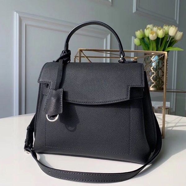 designer tote bags luxury shoulder bags 1:1 quality genuine leather handbags 28cm with box ml090
designer tote bags luxury shoulder bags 1:1 quality genuine leather handbags 28cm with box ml090