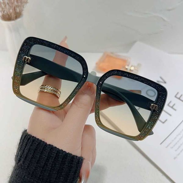 large frame display face small street p glasses starry women's internet red gradient color uv resistant sunglasses sun protection, White;black
large frame display face small street p glasses starry women's internet red gradient color uv resistant sunglasses sun protection, White;black