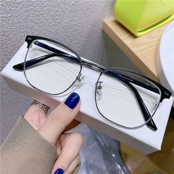 fashion glasses luxury letter cool designer sunglasses 2023 new men's glasses sunglasses box print women's protection straight sem, White;black
fashion glasses luxury letter cool designer sunglasses 2023 new men's glasses sunglasses box print women's protection straight sem, White;black