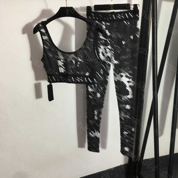 23ss women tracksuit yoga suit womens designer clothing graffiti monogram print suspender vest stretch slimming leggings set womens clothing, Gray
23ss women tracksuit yoga suit womens designer clothing graffiti monogram print suspender vest stretch slimming leggings set womens clothing, Gray