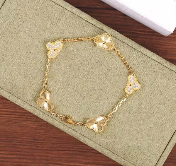 2023 luxury quality s925 silver pendant bracelet with sparkly diamond bracelet in gold plated five flowr shape have box stamp ps5036, Golden;silver
2023 luxury quality s925 silver pendant bracelet with sparkly diamond bracelet in gold plated five flowr shape have box stamp ps5036, Golden;silver