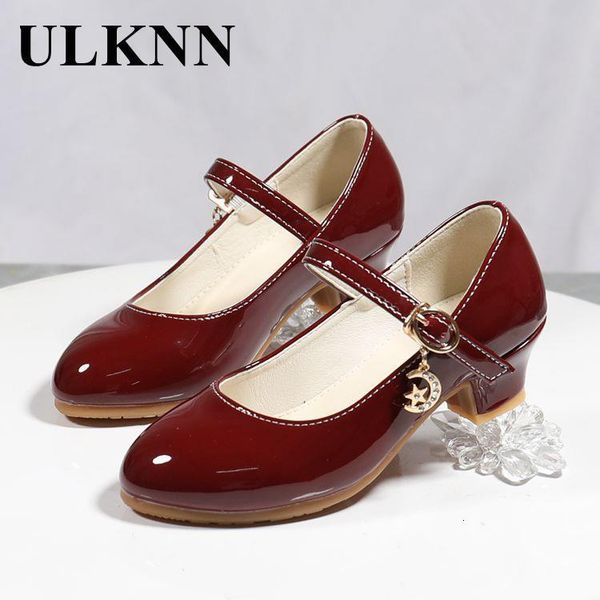 sandals ulknn anak putri sepatu untuk perempuan sandal tumit tinggi glitter mengkilap enfants fille pesta gaun 230516, Black;red
sandals ulknn anak putri sepatu untuk perempuan sandal tumit tinggi glitter mengkilap enfants fille pesta gaun 230516, Black;red
