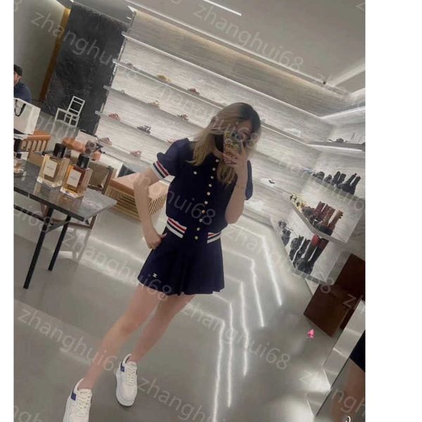 23ss womens designer clothing skirt set striped splicing navy temperament small round neck metal buckle short coat pleated half skirt sets w, White
23ss womens designer clothing skirt set striped splicing navy temperament small round neck metal buckle short coat pleated half skirt sets w, White