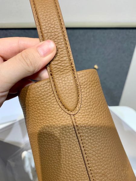 designer bags leather bag large capacity shoulder cowhide hand mother lichee grain head layer bucketclassic tote bag the row wyvj
designer bags leather bag large capacity shoulder cowhide hand mother lichee grain head layer bucketclassic tote bag the row wyvj