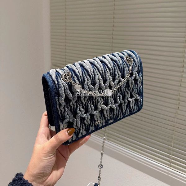 miuumiuu wallet pleated shoulder bags music pack handbag women blue denim purse artwork diamonds two-tone bags 20cm
miuumiuu wallet pleated shoulder bags music pack handbag women blue denim purse artwork diamonds two-tone bags 20cm