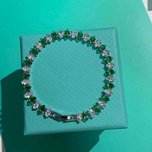 luxurys designer crystal bracelet classic women sparkling green bangles policy fashion buckle love charm bracelets casual style couple man c, Golden;silver
luxurys designer crystal bracelet classic women sparkling green bangles policy fashion buckle love charm bracelets casual style couple man c, Golden;silver