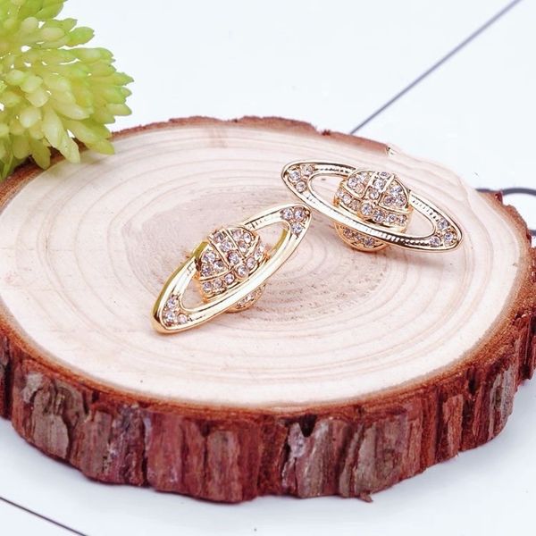 Fashion brand have stamps designer earrings for women classic diamond punk saturn Earrings stud earrings jewelry gift lover man with box
Fashion brand have stamps designer earrings for women classic diamond punk saturn Earrings stud earrings jewelry gift lover man with box