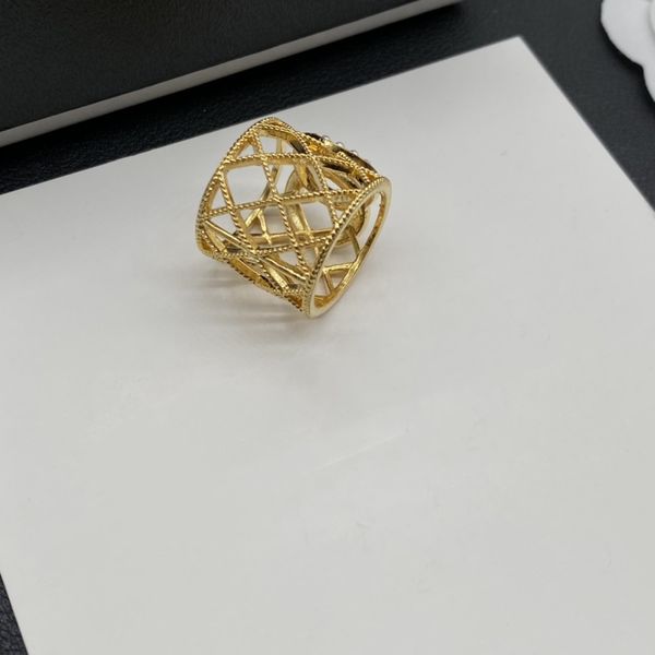 the ring designed by the designer is atmospheric and elegant, suitable for grand and fashionable party gifts and women's wedding gifts, Silver
the ring designed by the designer is atmospheric and elegant, suitable for grand and fashionable party gifts and women's wedding gifts, Silver