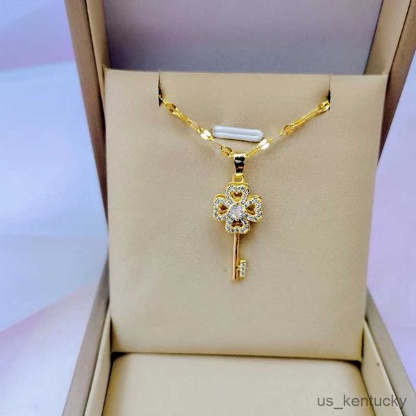pendant necklaces classic personalized turnable key door nelace fashion light luxury micro-set heart-shed chain pendant, Silver
pendant necklaces classic personalized turnable key door nelace fashion light luxury micro-set heart-shed chain pendant, Silver