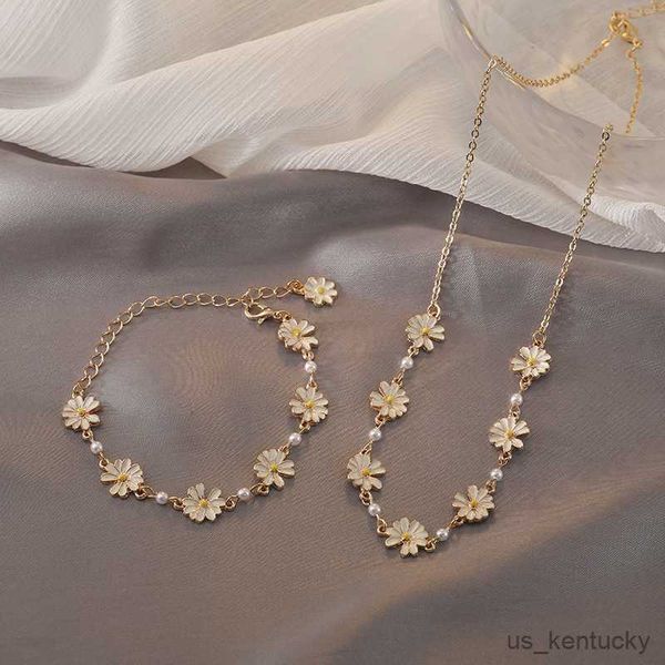 pendant necklaces sweet white daisy bracelets personality pearl metal chrysanem bracelet r230718, Silver
pendant necklaces sweet white daisy bracelets personality pearl metal chrysanem bracelet r230718, Silver
