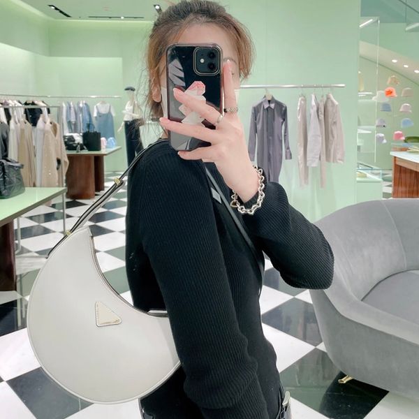 designer womens shoulder bag crescent underarm bag handbag enamelled triangle hardware logo belt chain princess bags zipper large capacity m
designer womens shoulder bag crescent underarm bag handbag enamelled triangle hardware logo belt chain princess bags zipper large capacity m