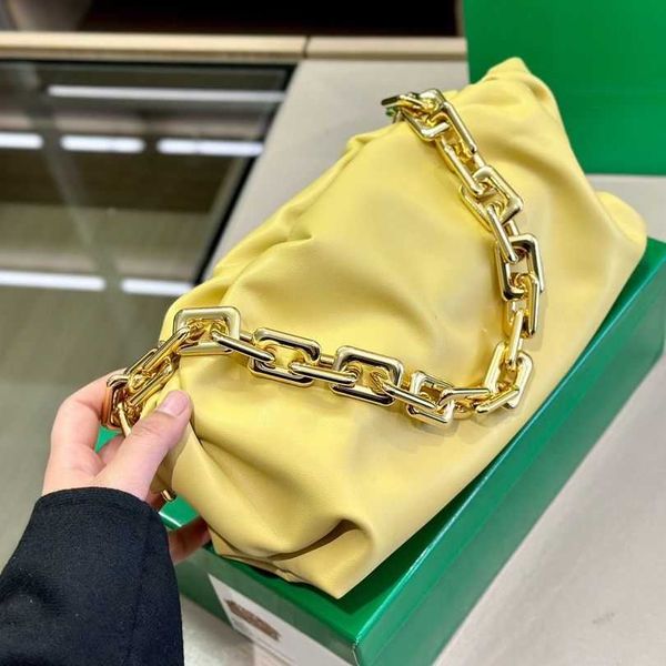 b designer bags for ladies vent single bot bags 2023 pillow pouch chain cloud fashionable cute color small girl shoulder cross bag handheld
b designer bags for ladies vent single bot bags 2023 pillow pouch chain cloud fashionable cute color small girl shoulder cross bag handheld
