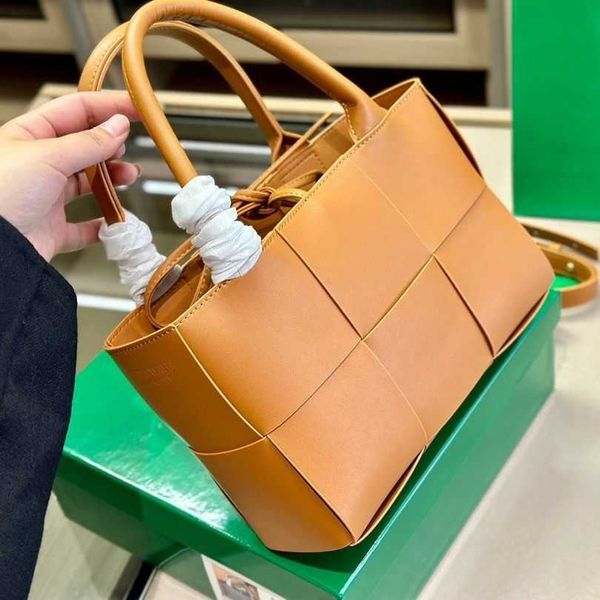 b designer bags for ladies bags 2023 arco totes vent single cassettes women's woven high tote girl shoulder crossbody handheld bag bot
b designer bags for ladies bags 2023 arco totes vent single cassettes women's woven high tote girl shoulder crossbody handheld bag bot