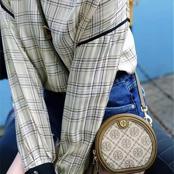 21% off 2023 handbag autumn and winter new lamb wool teddy female star fashion handheld one-shoulder cross-sleeve small square bag
21% off 2023 handbag autumn and winter new lamb wool teddy female star fashion handheld one-shoulder cross-sleeve small square bag