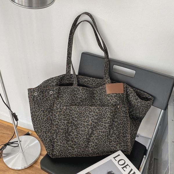 evening bags retro leopard shoulder women large capacity handbag fashion female shopping tote travel street student 230420
evening bags retro leopard shoulder women large capacity handbag fashion female shopping tote travel street student 230420